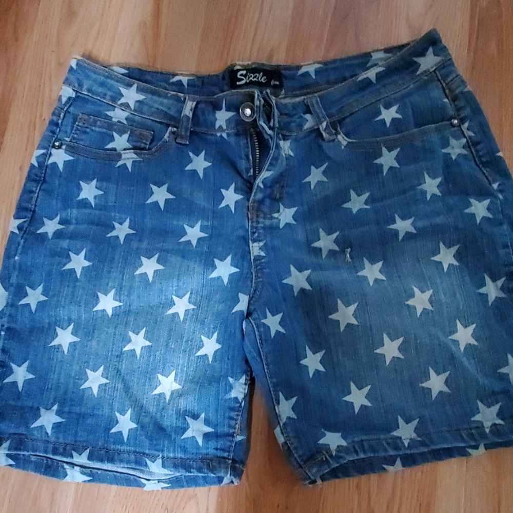 Sizzle shorts with stars!